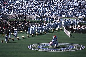 Archivo:Commencement Ceremony at Kenan Memorial Stadium