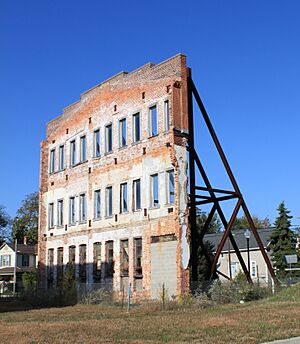 Archivo:Daisy BB gun factory wall Plymouth Michigan