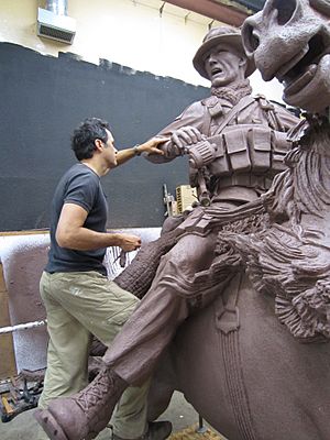 Archivo:Douwe Blumberg working special forces sculpture