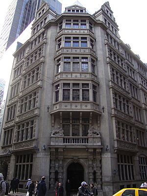 Archivo:Edificio Bunge y Born (desde 25 de Mayo)