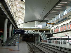 Archivo:Estació de Castelló - interior