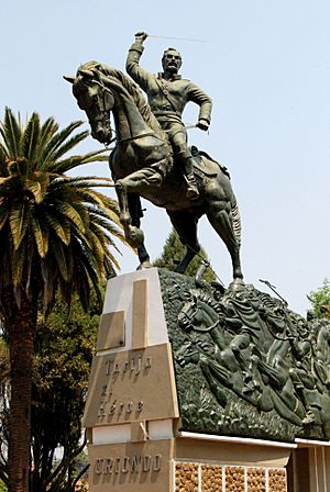 Archivo:Estatua Ecuestre de Uriondo