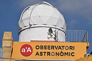 Archivo:Exterior del observatorio