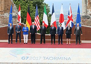 Archivo:Family photo of G7 leaders at 2017 Taormina Summit