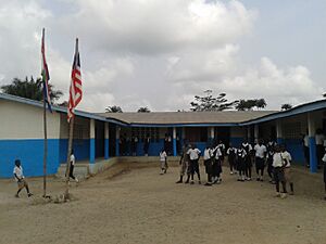 Archivo:Fiaplay Public School, Nimba County (25037315481)