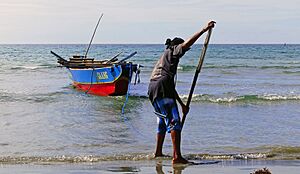 Archivo:Fishing boat Ilocos Norte, Philippines (35748948125)