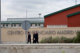 Fotografia visita del president Torra als exconsellers a la presó d'Estremera.jpg