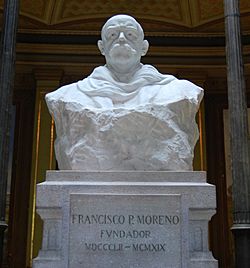 Archivo:Francisco Moreno bust La Plata Museum