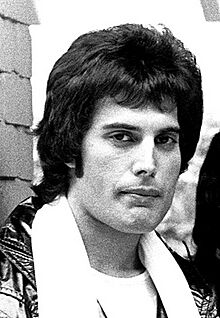 Freddie Mercury (1977 Press Kit Photo).jpg