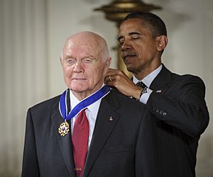 Archivo:Glenn Obama Medal