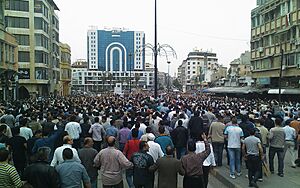 Archivo:Huge demonstration in Homs against Al Assad regime