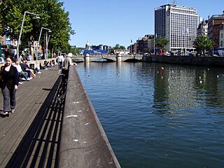 LiffeyDublin.JPG
