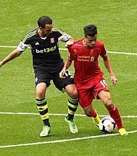 Archivo:Marc Wilson and Coutinho (cropped)