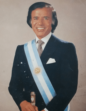 Archivo:Menemposaretrato (cropped)