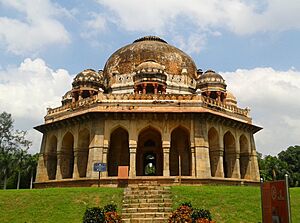 Archivo:Mubarak Khan- Ka-Gumbaz