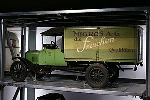 Archivo:Museum of Transport Luzern - Ford TT Migros (1926)