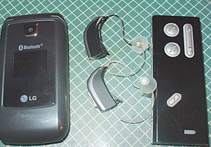 Archivo:Oticon Bluetooth hearing aids