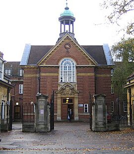 Oxford, St Hugh's College - geograph.org.uk - 264777.jpg