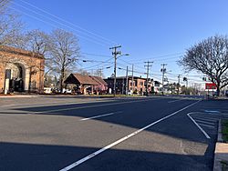 Portland Main Street facing town hall, 2022-4-15.jpg