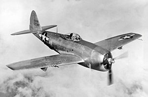 Archivo:Republic P-47N Thunderbolt in flight (cropped)