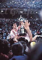 Archivo:River Plate campeón de América 1986
