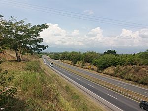 Archivo:Ruta 25, entre Tulua-Andalucia, Colombia
