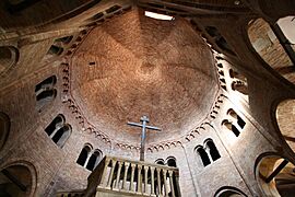 Sancta Jerusalem di Bologna. Quarta Chiesa, S. Sepolcro, conosciuta anche con il nome di Calvario.. Volta in mattoni. - panoramio