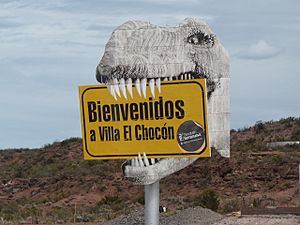 Archivo:Sign at the entrance of Villa el Chocón