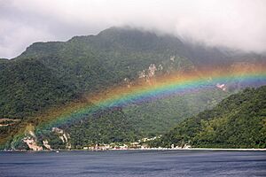 Archivo:Soufrière Bay, Dominica 005