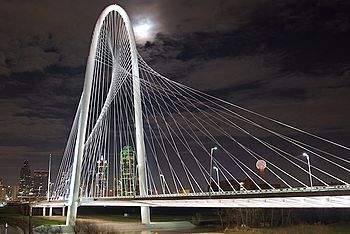 Archivo:The Margaret Hunt Hill Bridge