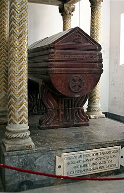Archivo:Tomb of Constance of Hauteville - Cathedral of Palermo - Italy 2015