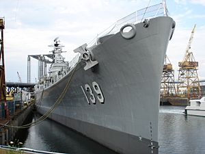 Archivo:USS salem closeup