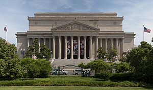 Archivo:US National Archives Building