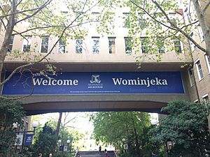 Archivo:Welcome Wominjeka