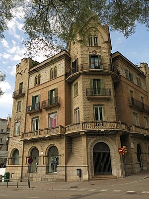 Archivo:202 Casa de Cultura de la Caixa de Pensions, muralla de Sant Domènec 2 (Manresa)