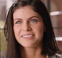 Archivo:Alexandra Daddario Dior 2022 01