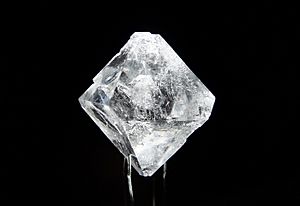 Archivo:Alumiiniumkaaliumsulfaati monokristall