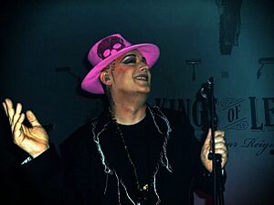 Archivo:BOY GEORGE