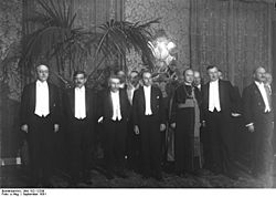Archivo:Bundesarchiv Bild 102-12339, Berlin, Reichskanzlei, Besuch französischer Minister