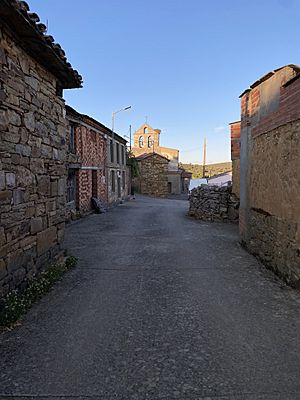 Archivo:Calle del Concejo en San Martín de Tábara