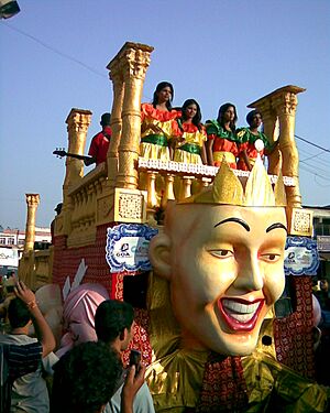 Archivo:Carnival 2009 at Mapusa Goa - Cidade de Goa Float