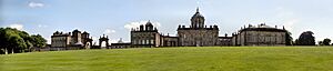 Archivo:CastleHoward-LakeSide