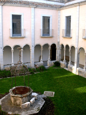 Archivo:Claustre monestir1