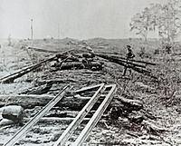 Archivo:Destroying CW railroads