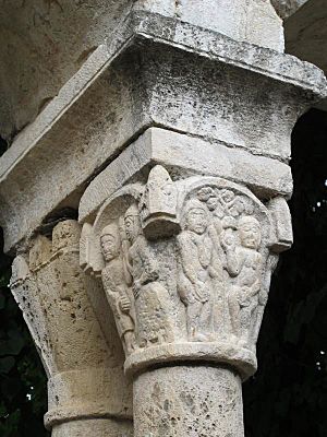 Archivo:Detalle de un capitel del claustro de Sant Domenech (Perelada)