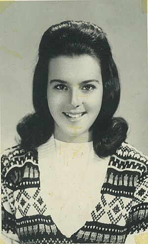 Archivo:Edna Iturralde de dieciséis años