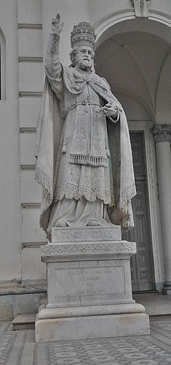 Archivo:Estatua San Pedro-Catedral-Paraná