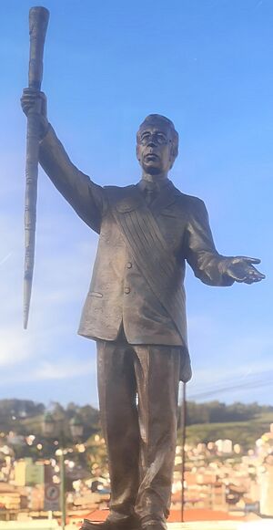 Archivo:Estatua de Daniel Estrada