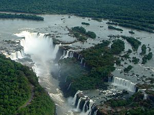 Archivo:Foz de Iguaçu 27 Panorama Nov 2005