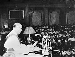 Archivo:Franco tijdens toespraak in parlement, Bestanddeelnr 928-2234